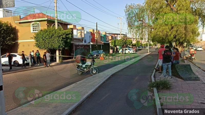 Muere un hombre tras derrapar en su motocicleta en calles de Celaya, Guanajuato 