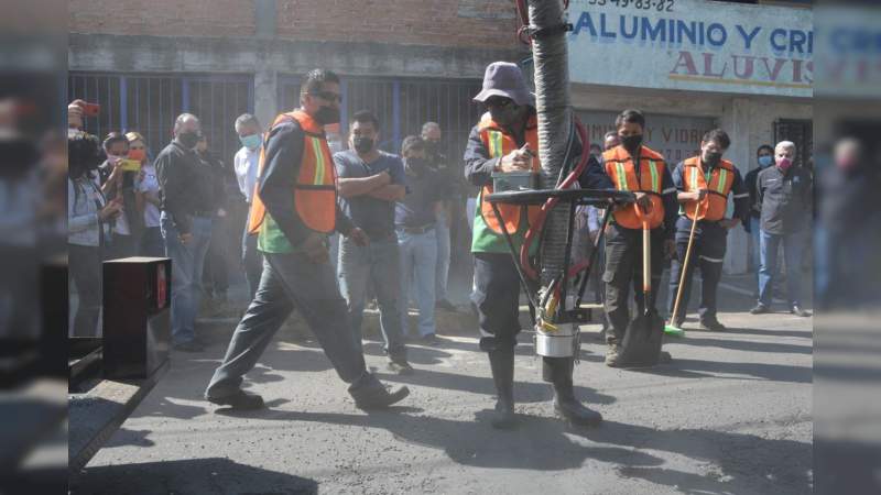 Invierte Raúl Morón 10 millones de pesos en maquinaria para el Programa de Regeneración Vial - Foto 1 