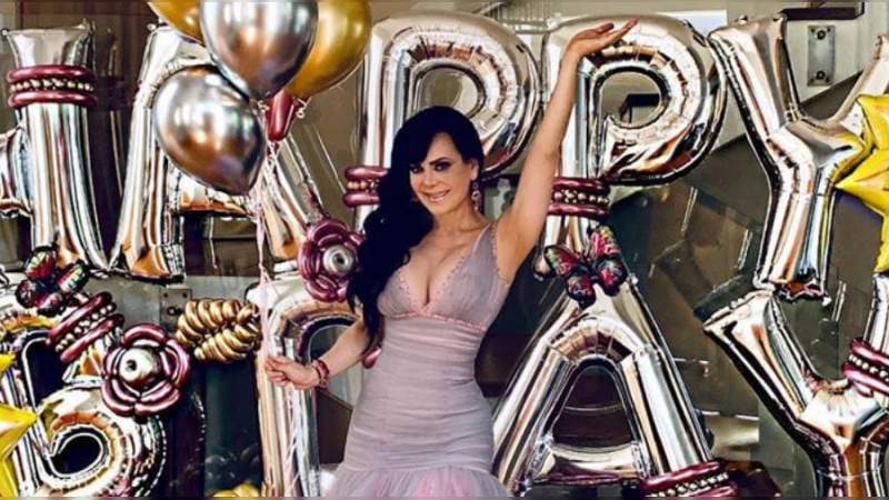 Maribel Guardia cumple años y festeja con vestido estilo quinceañera maribel guardia Maribel Guardia cumple años y festeja con vestido estilo quinceañera