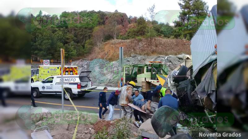 Trágico accidente deja 2 personas muertas y un lesionado en la Siglo XXI en Salvador Escalante  - Foto 0 