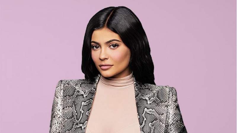 Forbes le quita el título de milmillonaria a Kylie Jenner 