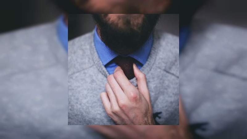  En la nueva normalidad el cubrebocas es obligatorio y piden evitar usar barba, bigote , corbatas así como joyería 