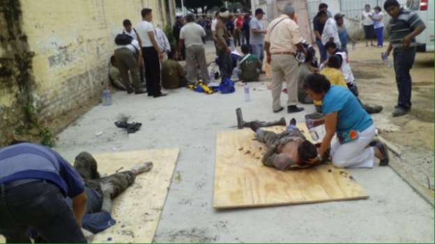 Derrumbe en catedral de Tuxtepec, Oaxaca, deja  3 muertos y al menos 20 heridos - Foto 0 