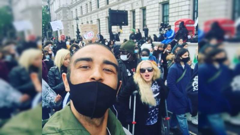 Madonna acudió a protesta contra el racismo en Londres 