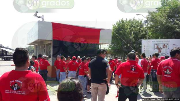 Estalla huelga de trabajadores en la acerera Arcelor Mittal de Lázaro Cárdenas - Foto 0 