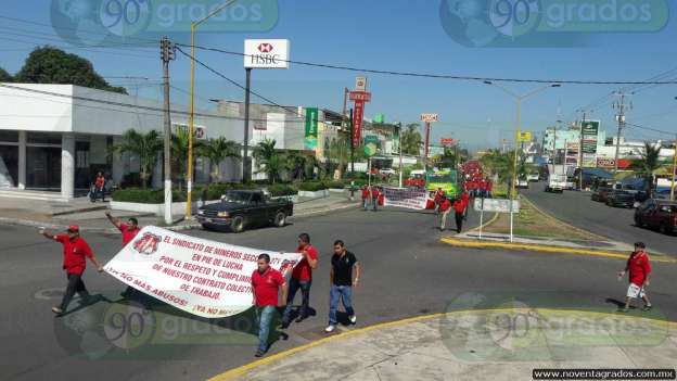 Estalla huelga de trabajadores en la acerera Arcelor Mittal de Lázaro Cárdenas - Foto 4 