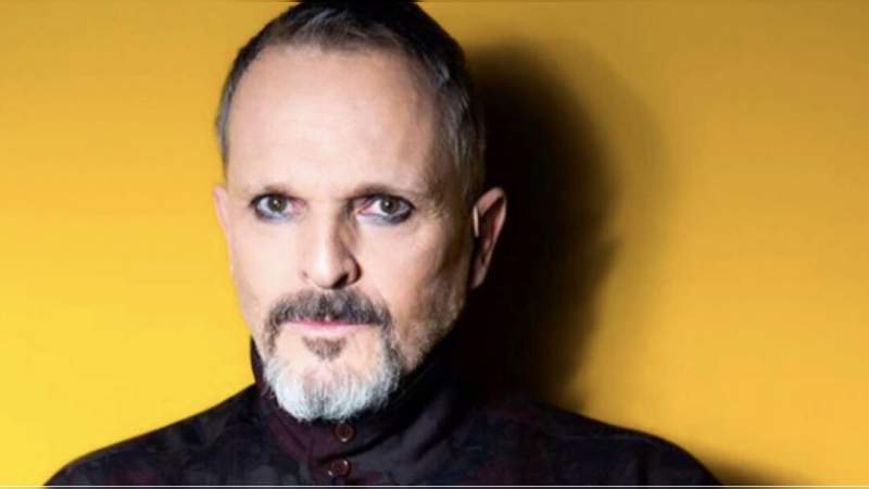 Bill Gates quiere controlarnos con sus vacunas: Miguel Bosé 