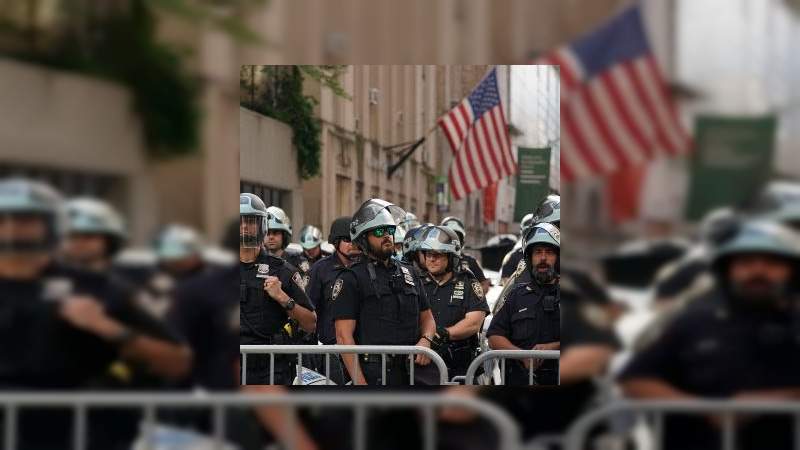 Gobernador de Nueva York anuncia 10 nuevas leyes contra la violencia policial  