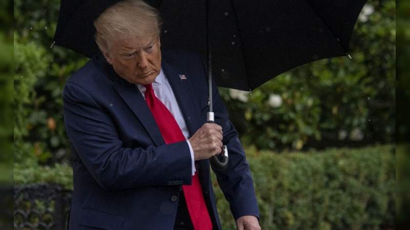 Seis colaboradores de Donald Trump dan positivo a Covid-19 
