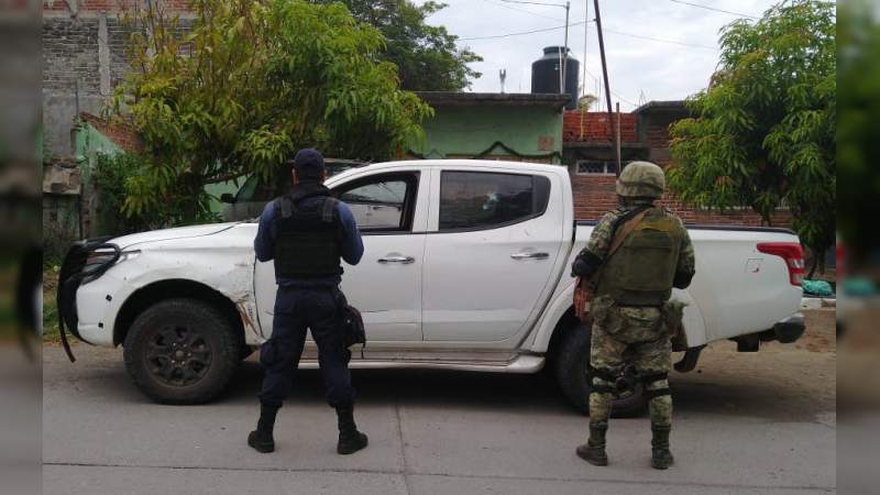 Aseguran casi 200 cartuchos de grueso calibre y una camioneta robada, en Parácuaro