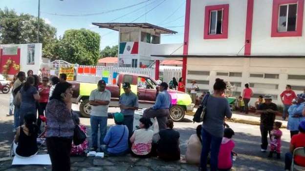 Exigen comuneros de Caltzontzin liberar a acusados de rescatar a delincuente en Uruapan, Michoacán - Foto 0 