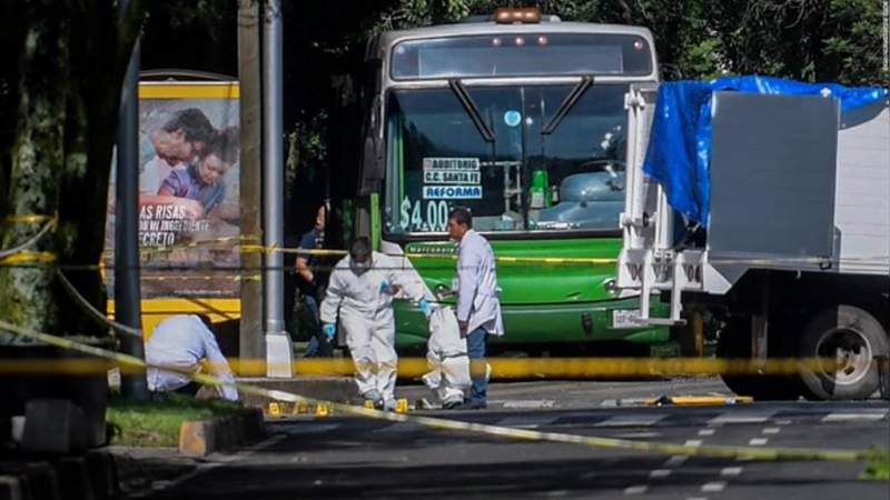 Ilesos, pasajeros de autobús de RTP atrapados en balacera contra el Secretario de Seguridad de CDMX