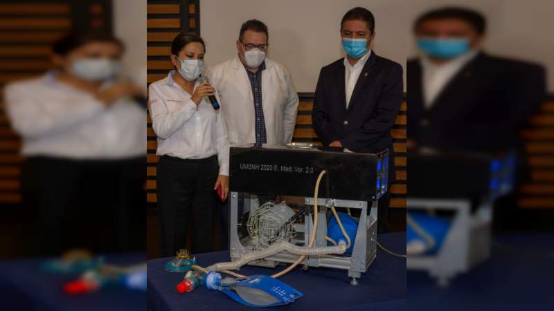UMSNH entrega respirador artificial al IMSS para atención de pacientes con COVID-19