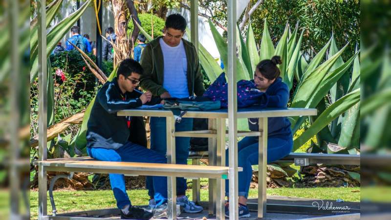 Todos los estudiantes del bachillerato nicolaita becados