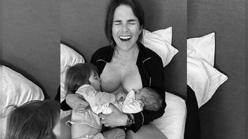La actriz Karla Souza sube una foto a su Instagram donde habla de la lactancia con foto en la que amamanta a sus dos hijos 