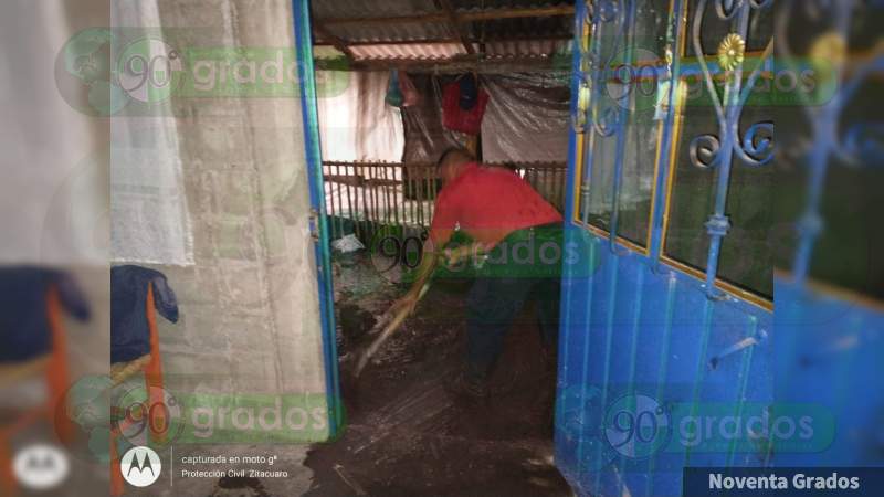 Se registra deslizamiento de tierra del cerro El Cacique, en Zitácuaro; caminos y viviendas afectados