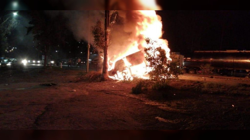 Aumenta a tres el número de muertos en accidente en Morelia, Michoacán, el responsable huyó