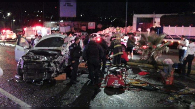 Aumenta a tres el número de muertos en accidente en Morelia, Michoacán, el responsable huyó