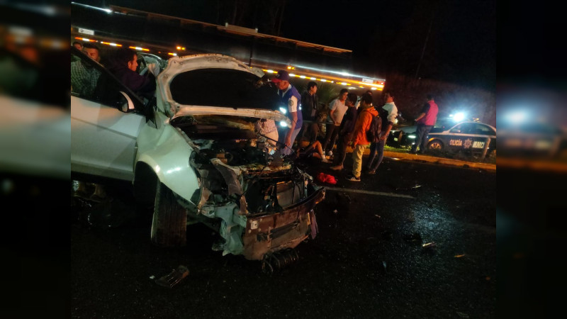 Aumenta a tres el número de muertos en accidente en Morelia, Michoacán, el responsable huyó