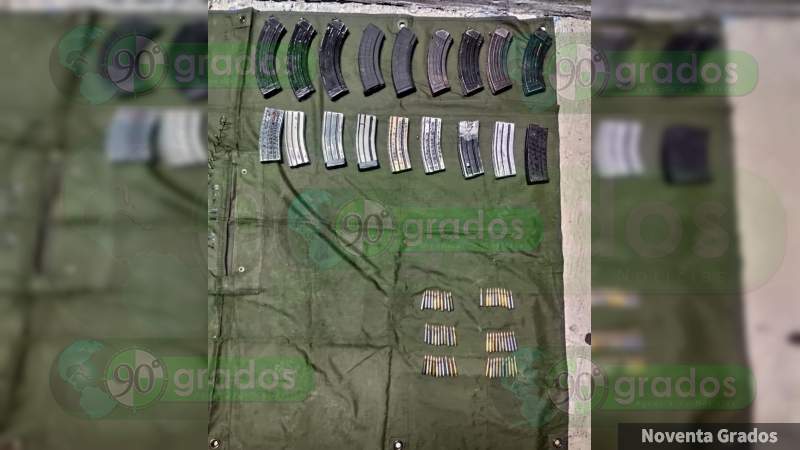 Aseguran a tres sujetos en poder de rifles de grueso calibre y más de 400 cartuchos, en Apatzingán