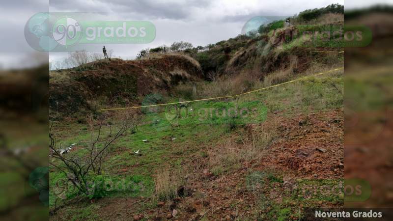 Localizan restos de tres cuerpos humanos en un cerro en Tangancícuaro