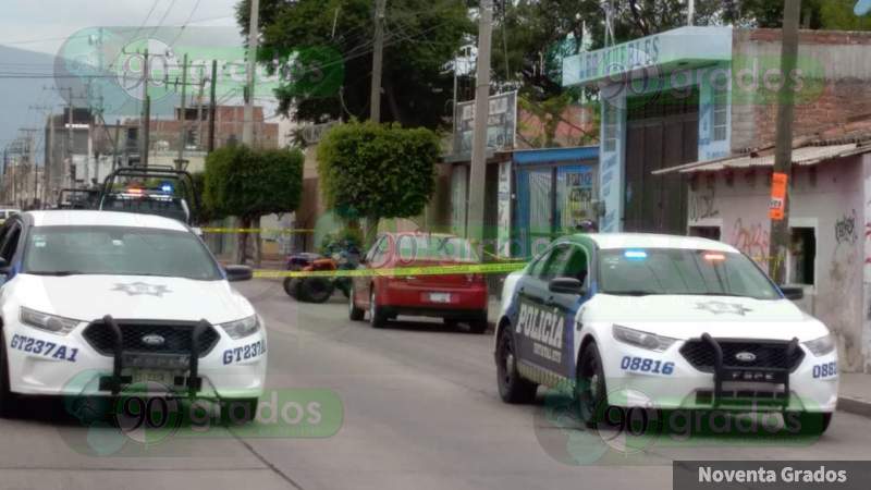 Ejecutan a dos jóvenes y les dejan narcomensaje en Comonfort, Guanajuato 