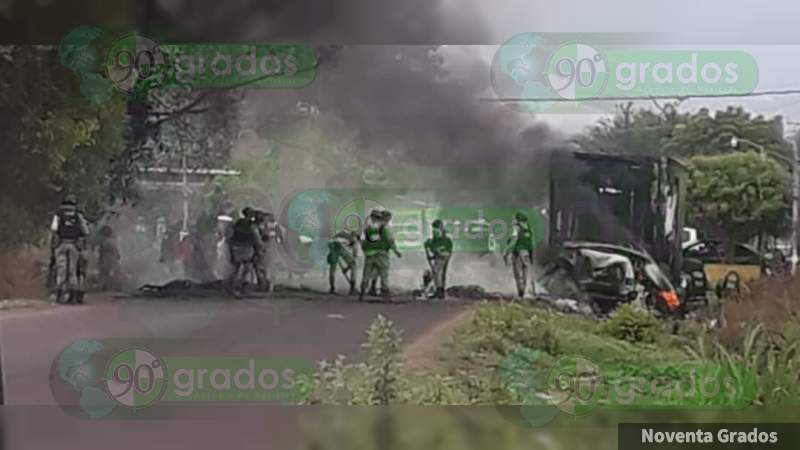 Convoy de sicarios y camiones “monstruo” desfila hacia El Aguaje, a unas horas de operativo de GN y Policía en Aguililla
