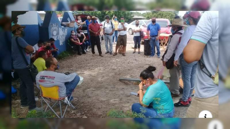 SNTE-CNTE tomas las vías del tren en Las Guacamayas 