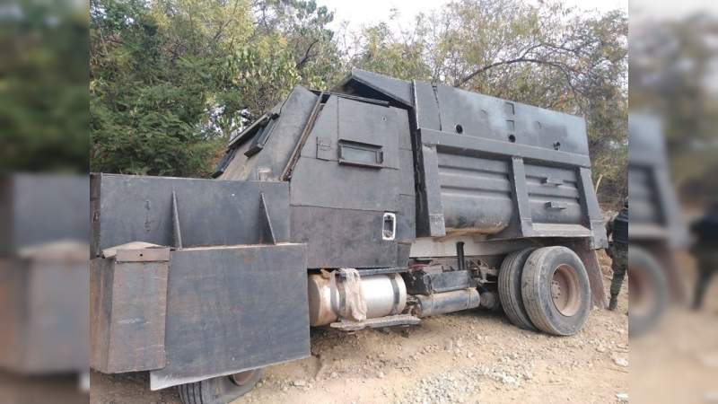 Sicarios en camiones monstruo se movilizan en Aguililla 