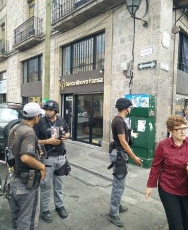 Asaltan sucursal bancaria en el Centro Histórico de Morelia - Foto 0 