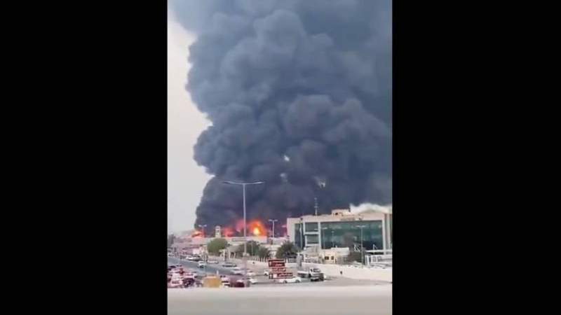 Gran incendio se produce en un mercado de los Emiratos Árabes Unidos 