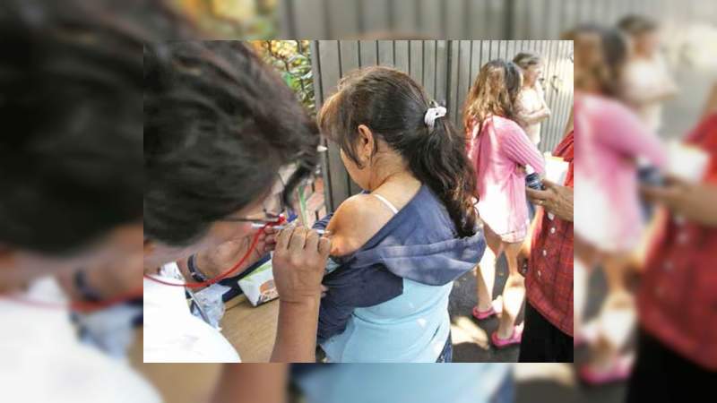 Reportan desabasto de vacunas en 12 estados debido a la pandemia 