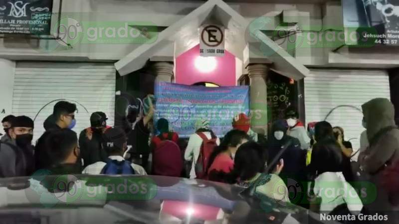 Retienen y remiten a Barandilla a 22 aspirantes y padres de familia de Cherán, tras reunión con funcionarios de gobierno y Educación