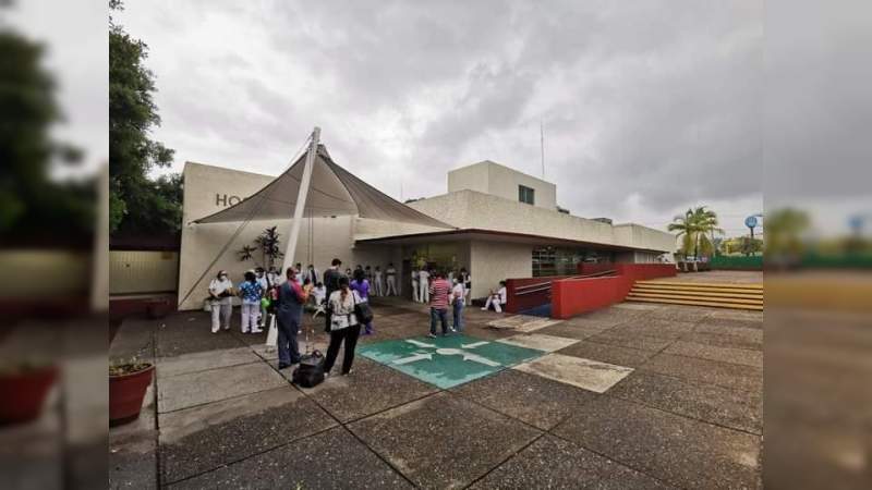 Trabajadores del IMSS Lázaro Cárdenas exigen material para combatir el coronavirus