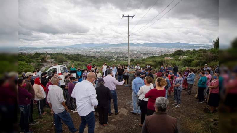 Entrega Raúl Morón apoyos alimentarios en colonia marginada de Morelia