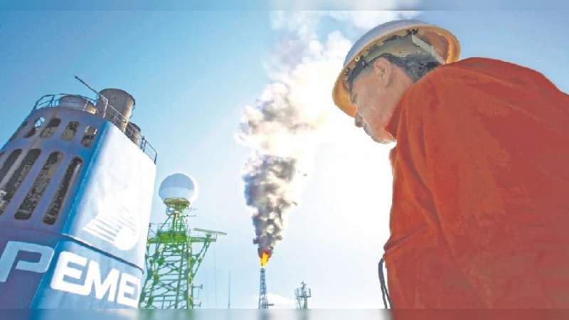 En plena pandemia Pemex compra menos medicamento y reduce sus gastos para la salud 