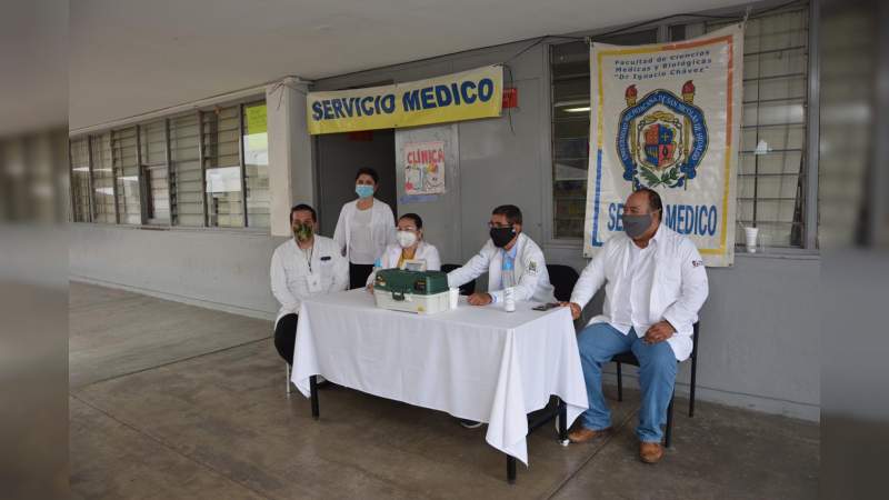 Aspirantes de 30 entidades federativas realizan examen de admisión a la UMSNH