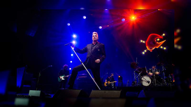 El cantante "Loquillo" humilla a un guardia de seguridad en pleno concierto 