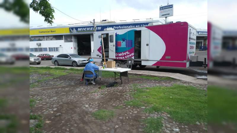 Concluye en Apatzingán su recorrido la unidad móvil para toma de muestras de COVID-19 