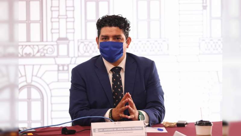 “Hoy inicia un ciclo escolar atípico y de retos”: Toño Madriz 
