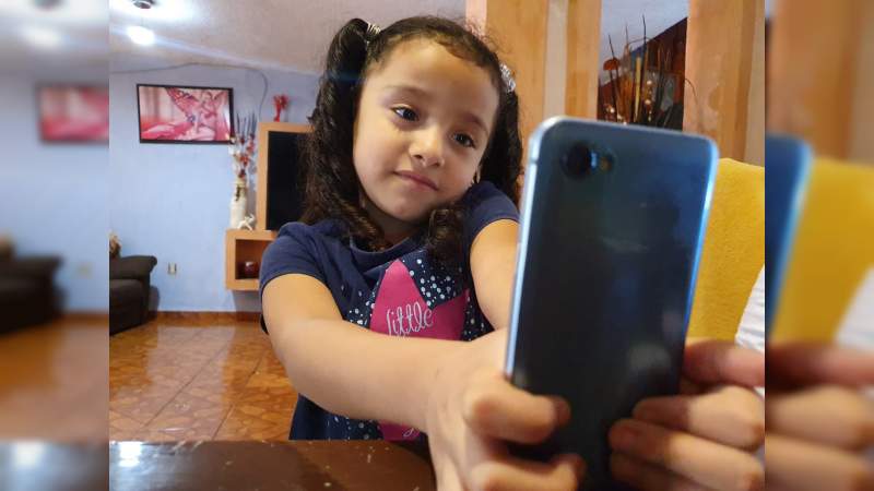 Un caos, dicen profesores y padres de familia sobre el primer día de clases por televisión 
