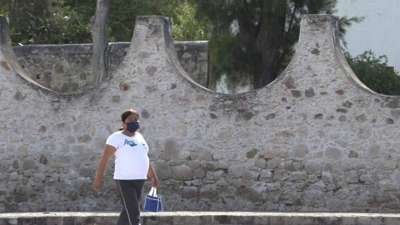 Munícipe de Cuitzeo cuida que no se propague el coronavirus, solo registra diez casos activos
