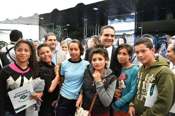 Apoyará Silvano Aureoles a 50 mil jóvenes mediante Programa Beca Futuro‏  