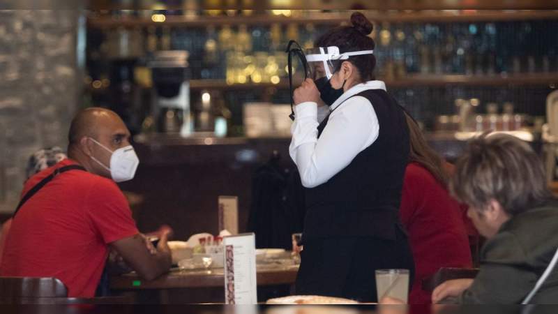 La CDMX continuará en semáforo naranja y amplían horarios de restaurantes y comercios 