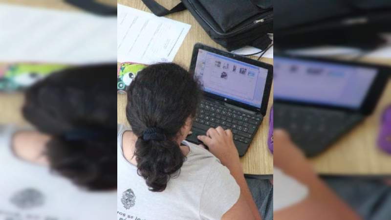 Anuncian becas de 10 mil pesos para maestros y estudiantes 