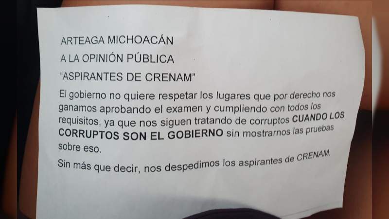 Aspirantes normalistas toman caseta de las Cañas, Michoacán
