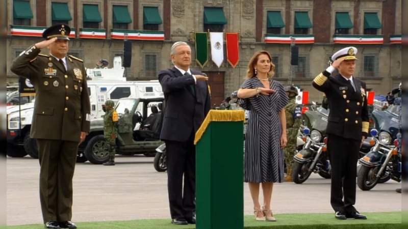 AMLO encabezó desfile cívico-militar por la Independencia de México 