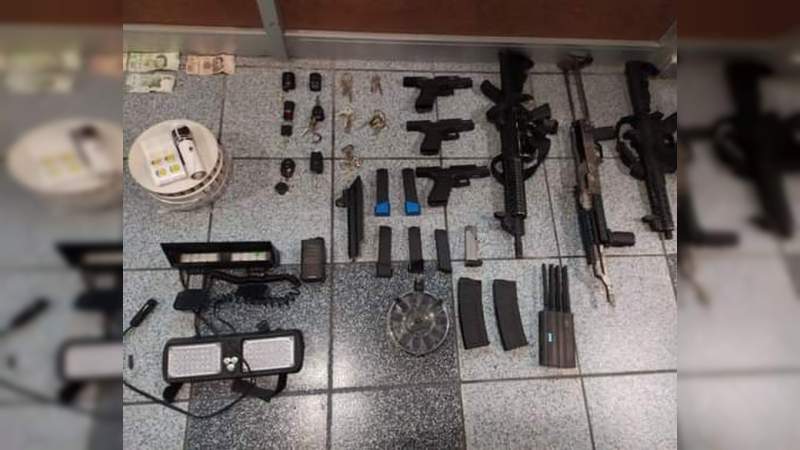 Detienen a cinco en León, Guanajuato con un arsenal y drogas 