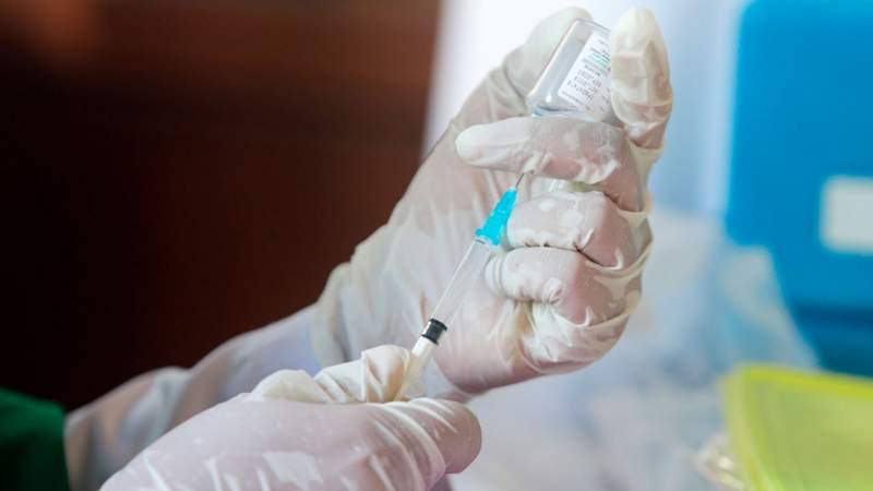 Anuncia Johnson & Johnson inicio de pruebas finales de su vacuna contra el coronavirus 