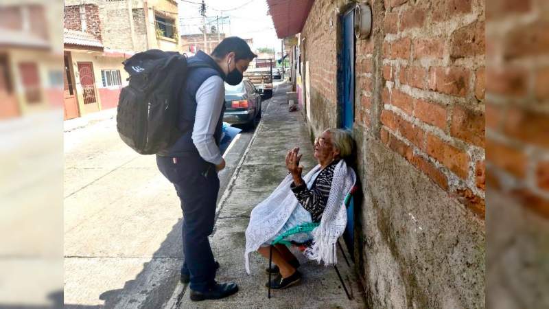 Arturo Hernández atiende de manera directa las necesidades de la ciudadanía